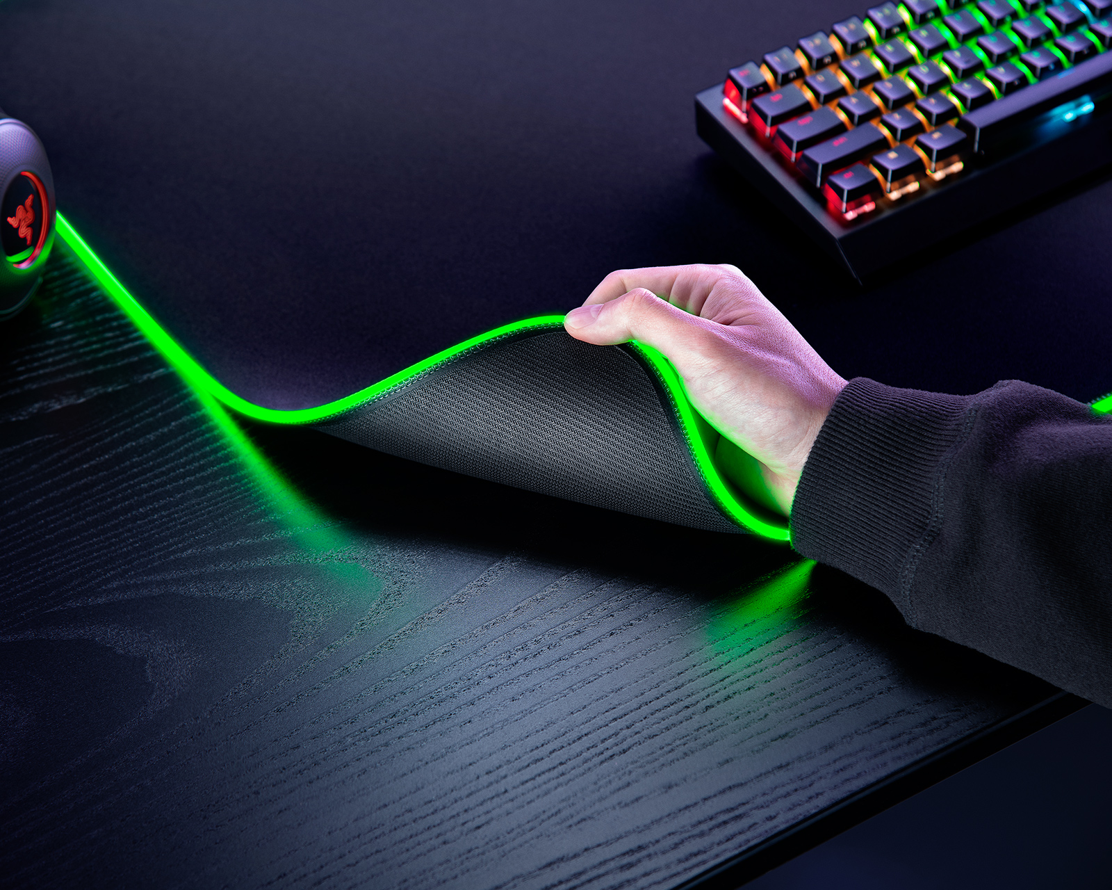 Razer Goliathus Chroma 3XL Mousepad - Black - MaxGaming.com